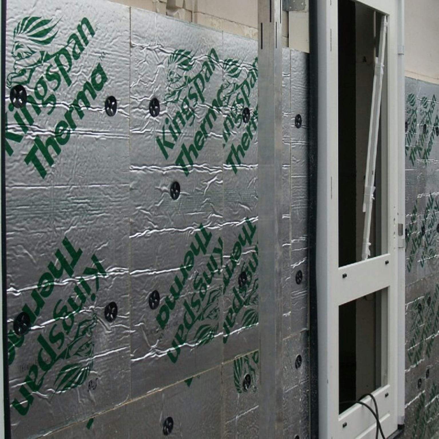 100mm Kingspan Thermawall TW50  PIR Cavity Wall Insulation  1200mm x 450mm - 2.70m2 pack - Image 4